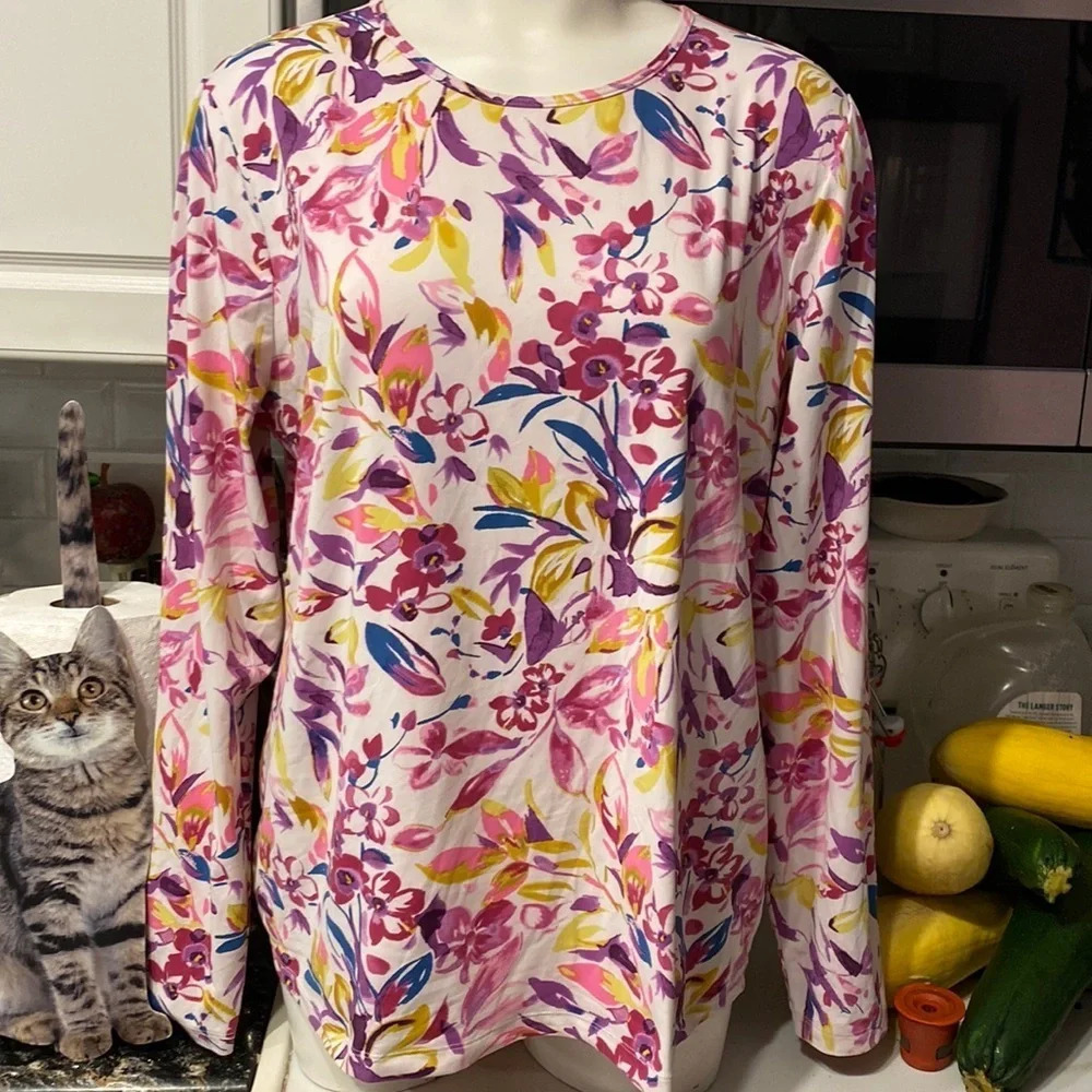 E woman’s Lands End casual floral stretch long sleeve regular size top XL.